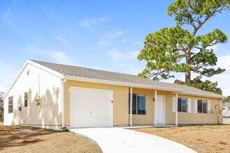 2138 SE Rich St in Port St. Lucie, FL - Building Photo - Building Photo