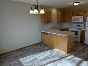 7654 Woodlawn Dr, Unit A in Mounds View, MN - Building Photo - Building Photo