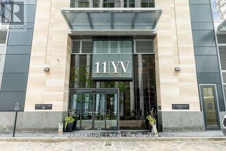 11 Yorkville Ave in Toronto, ON - Building Photo - Building Photo