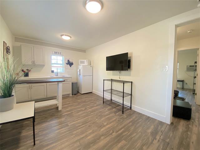 735 W 10th St-Unit -D in Dallas, TX - Building Photo