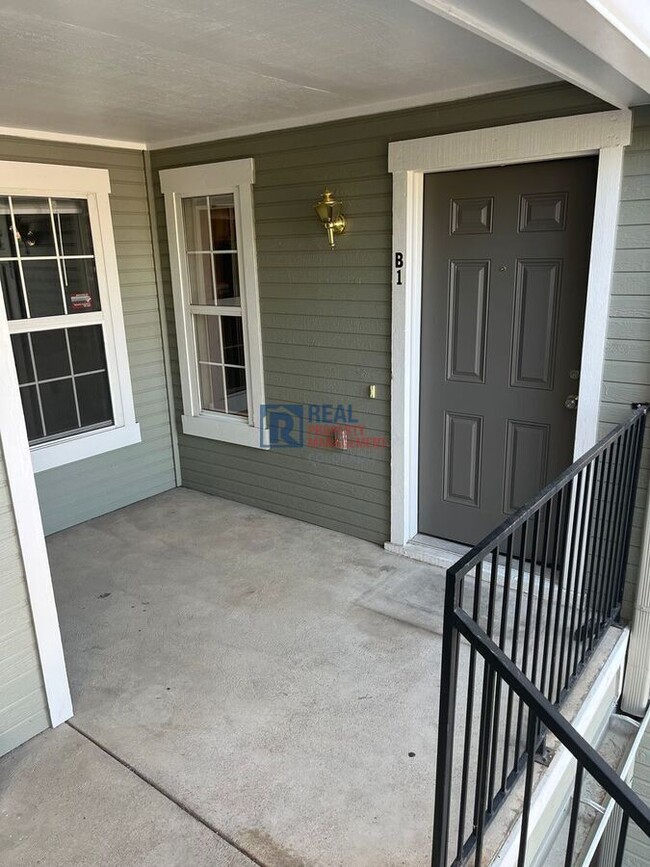 property at 6776 S Ivy St