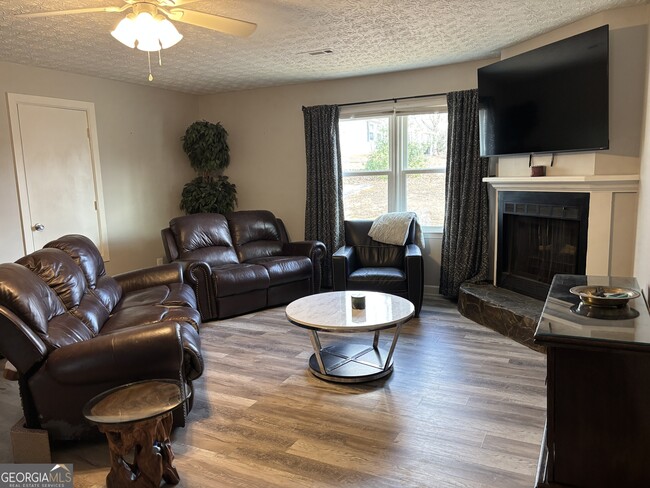 6 Oak Mt Dr in Newnan, GA - Building Photo - Building Photo