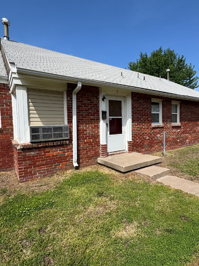 property at 1719 S Glenn Ave