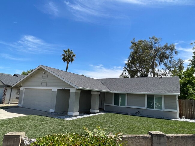1578 Corgiat Dr in Newman, CA - Building Photo - Building Photo