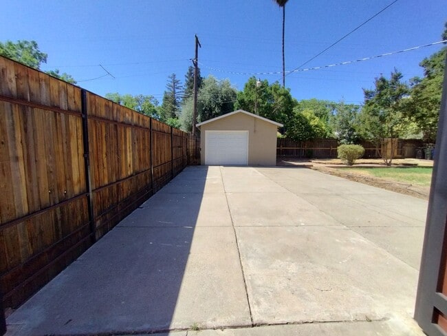 1412 Del Mar Ave in Modesto, CA - Building Photo - Building Photo