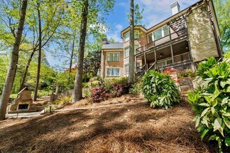 7015 Blackthorn Ln in Suwanee, GA - Building Photo - Building Photo