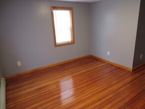 390 Pleasant St in Gardner, MA - Building Photo - Building Photo