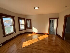 148 Vernon St, Unit 148 Vernon St in Gardner, MA - Foto de edificio - Building Photo