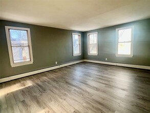 44 John St-Unit -3 in Middletown, NY - Foto de edificio - Building Photo