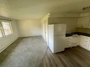 12220 E 19th Ave, Unit Unit A in Spokane Valley, WA - Building Photo - Building Photo