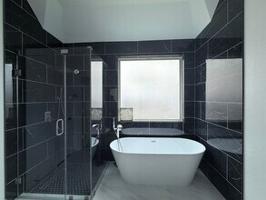 2010 Silver Moon Dr in Sienna, TX - Foto de edificio - Building Photo