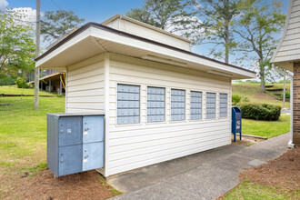 Carriage House Apartments in Dothan, AL - Building Photo - Building Photo