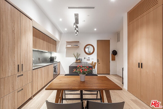 1030 Kings Rd in West Hollywood, CA - Building Photo - Building Photo