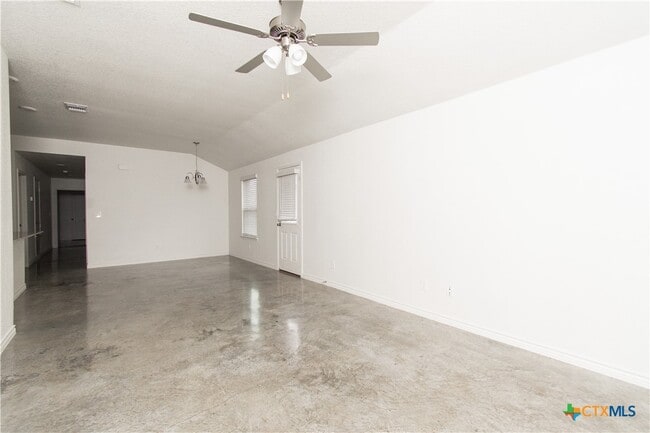 1004 Barbara Jordan St in Killeen, TX - Building Photo - Building Photo