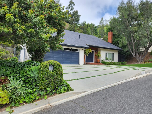 9767 Blantyre Dr in Beverly Hills, CA - Building Photo - Building Photo