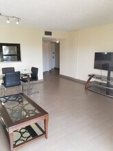 3605 Indian Creek Dr, Unit 304 in Miami Beach, FL - Foto de edificio - Building Photo