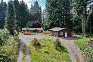 3268 Hilberg Ln in Clinton, WA - Building Photo