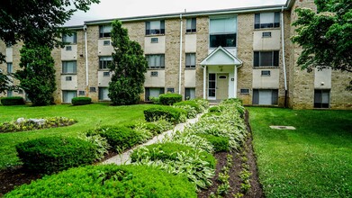 Summit Garden Apartments in Philadelphia, PA - Building Photo - Building Photo