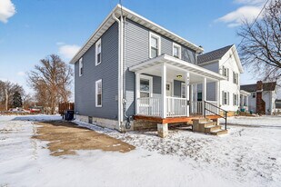 428 W Delavan Dr in Janesville, WI - Building Photo