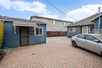 1259 W 35th St, Unit studio in Los Angeles, CA - Foto de edificio - Building Photo