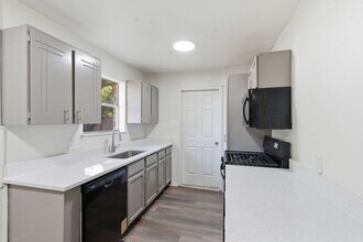 1302 Harvest Hill Ln in Arlington, TX - Building Photo - Building Photo