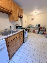 216 Freeman St, Unit 2 in Brookline, MA - Foto de edificio - Building Photo