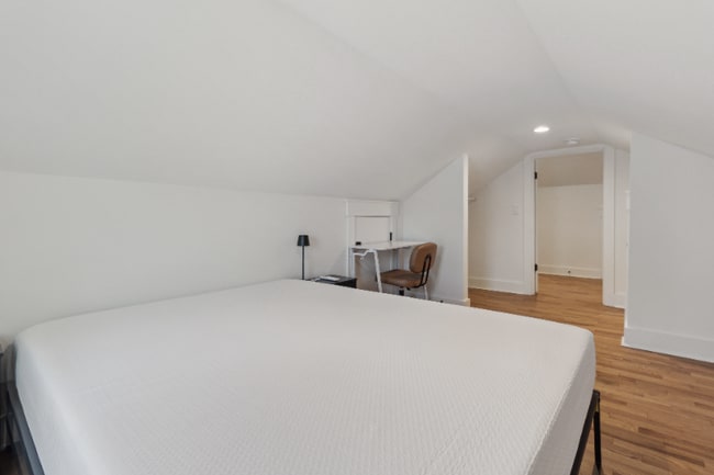 property at 1133 E Henry St