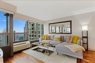 49 E Superior St in Chicago, IL - Building Photo - Building Photo