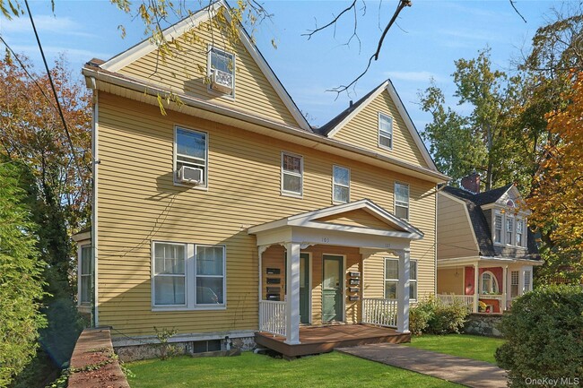 105 S Broadway in Nyack, NY - Foto de edificio - Building Photo