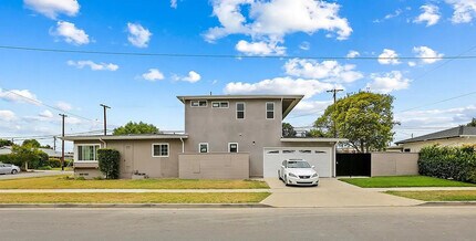 6481 E El Roble St in Long Beach, CA - Building Photo - Building Photo