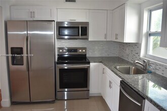9720 W Bay Harbor Dr in Bay Harbor Islands, FL - Building Photo - Building Photo