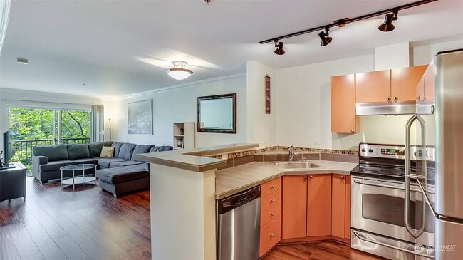 621 5th Ave N, Unit 310 in Seattle, WA - Building Photo - Building Photo