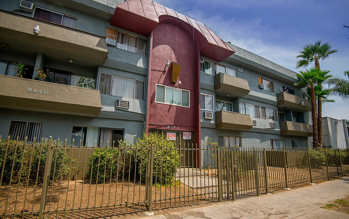 8140 Langdon Ave in Van Nuys, CA - Foto de edificio