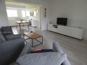 831 10th St in Miami Beach, FL - Foto de edificio - Building Photo