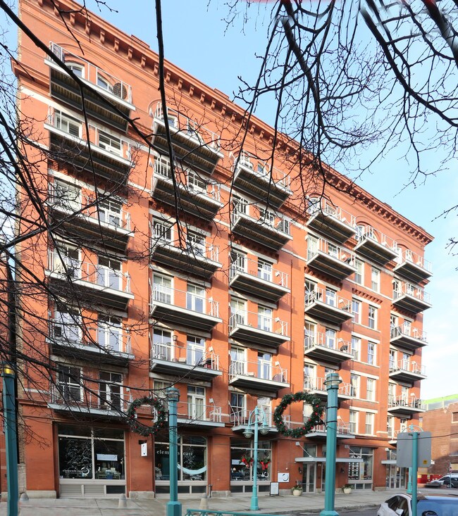 The Lofts on Broadway in Milwaukee, WI - Building Photo - Building Photo