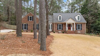 210 W Hedgelawn Way in Southern Pines, NC - Building Photo - Building Photo