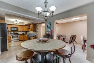 7736 E Camelback Rd in Scottsdale, AZ - Foto de edificio - Building Photo