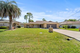 243 Westhampton Dr in Palm Coast, FL - Foto de edificio - Building Photo