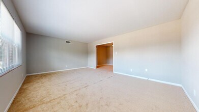 West Gate Terrace in Knoxville, TN - Building Photo - Building Photo