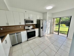 22621 SW 88th Pl in Cutler Bay, FL - Foto de edificio - Building Photo