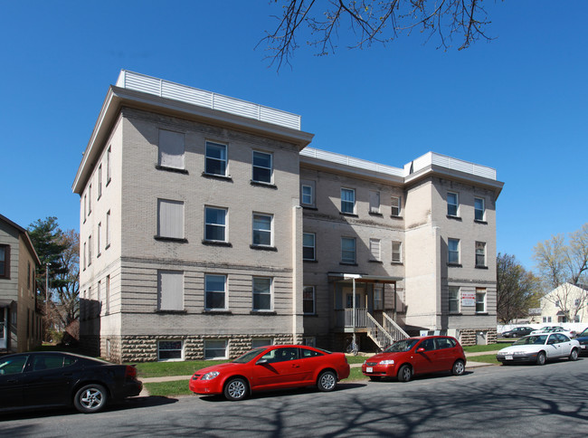 920 Oxford Ave in Eau Claire, WI - Foto de edificio - Building Photo