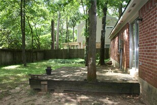 39 S White Pebble Ct in Spring, TX - Building Photo