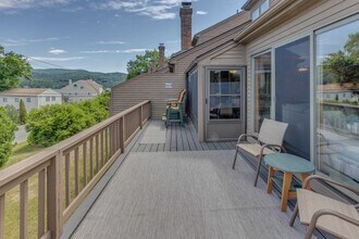 21 Woodbury Dr in Bristol, NH - Foto de edificio - Building Photo