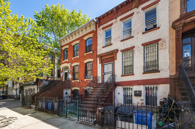 340 Hart St in Brooklyn, NY - Foto de edificio - Building Photo