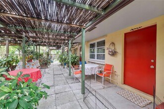 5831 Taylor St in Hollywood, FL - Building Photo - Building Photo