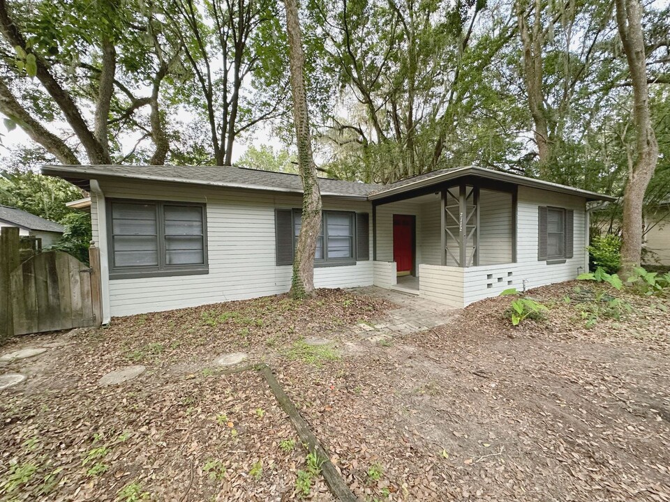 2712 NW 1st Ave in Gainesville, FL - Building Photo