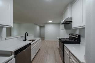 Empire Estates in Corpus Christi, TX - Building Photo