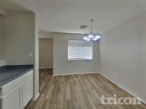 10410 W Pioneer St in Tolleson, AZ - Foto de edificio - Building Photo