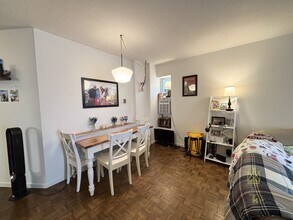 19 Winchester St, Unit 102 in Brookline, MA - Foto de edificio - Building Photo