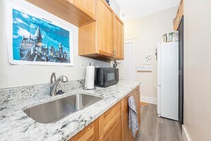137 Peterborough St, Unit 4 in Boston, MA - Building Photo
